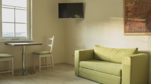 Antras aukštas, sofa.